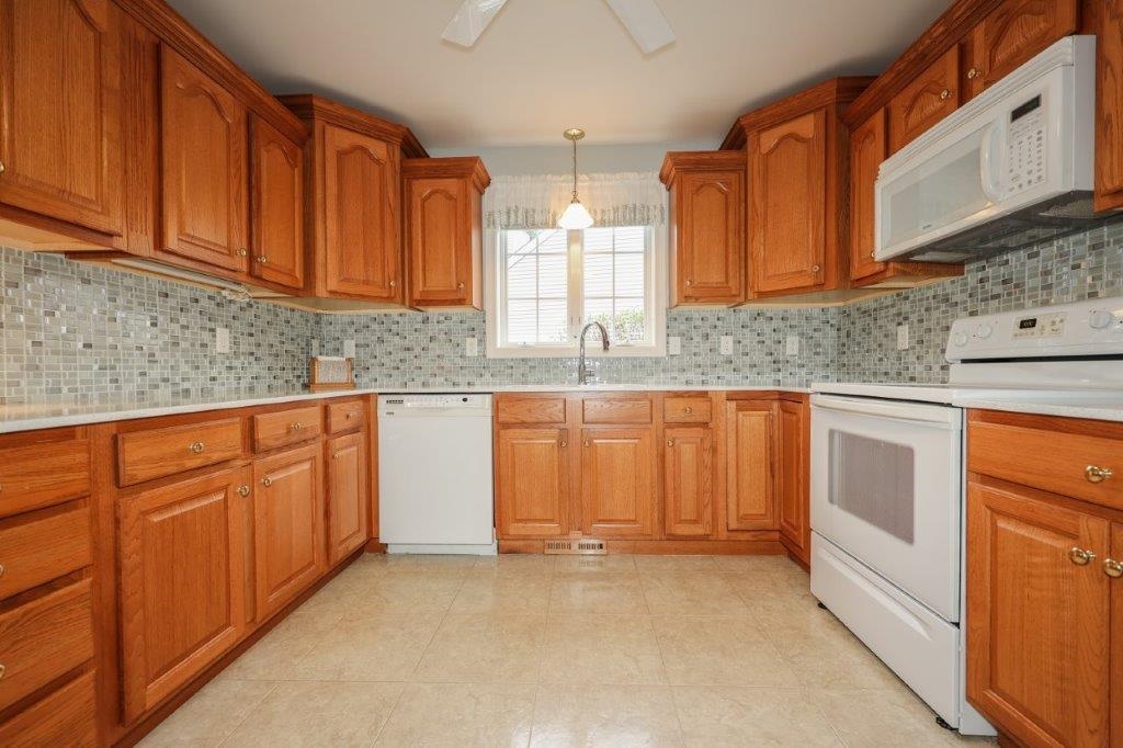 5 Terrell Lane Hollis, NH 03049 - Photo 4 of 32