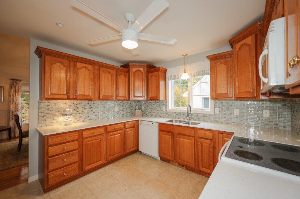 5 Terrell Lane Hollis, NH 03049 - Photo 5 of 32