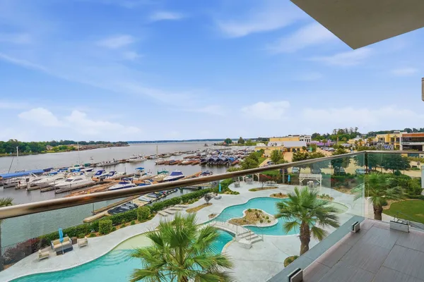 $595,000 | 199 Waterpoint Court, Unit 311, Conroe, TX 77356