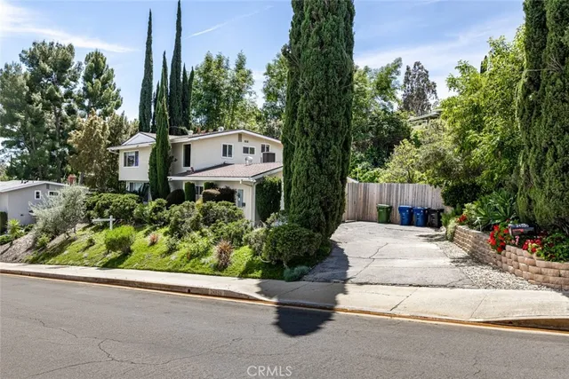 $5,700 | 24526 Calvert Street, Woodland Hills, CA 91367