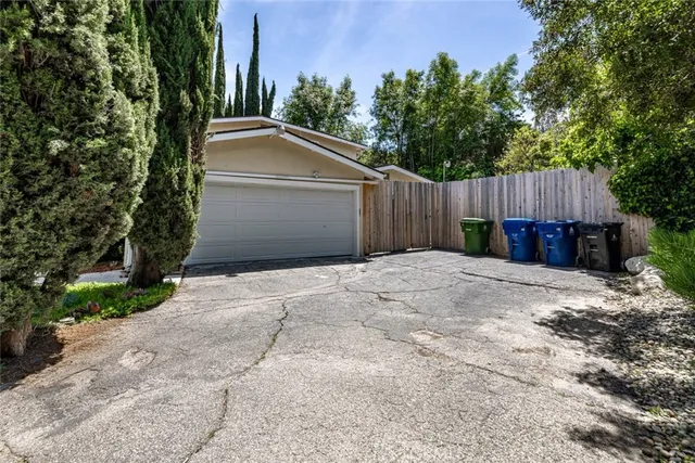 $5,700 | 24526 Calvert Street, Woodland Hills, CA 91367