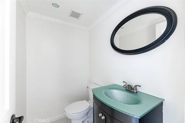 $5,700 | 24526 Calvert Street, Woodland Hills, CA 91367