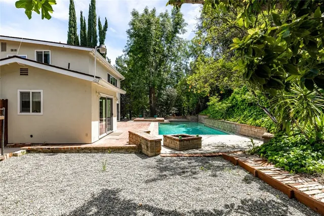 $5,700 | 24526 Calvert Street, Woodland Hills, CA 91367