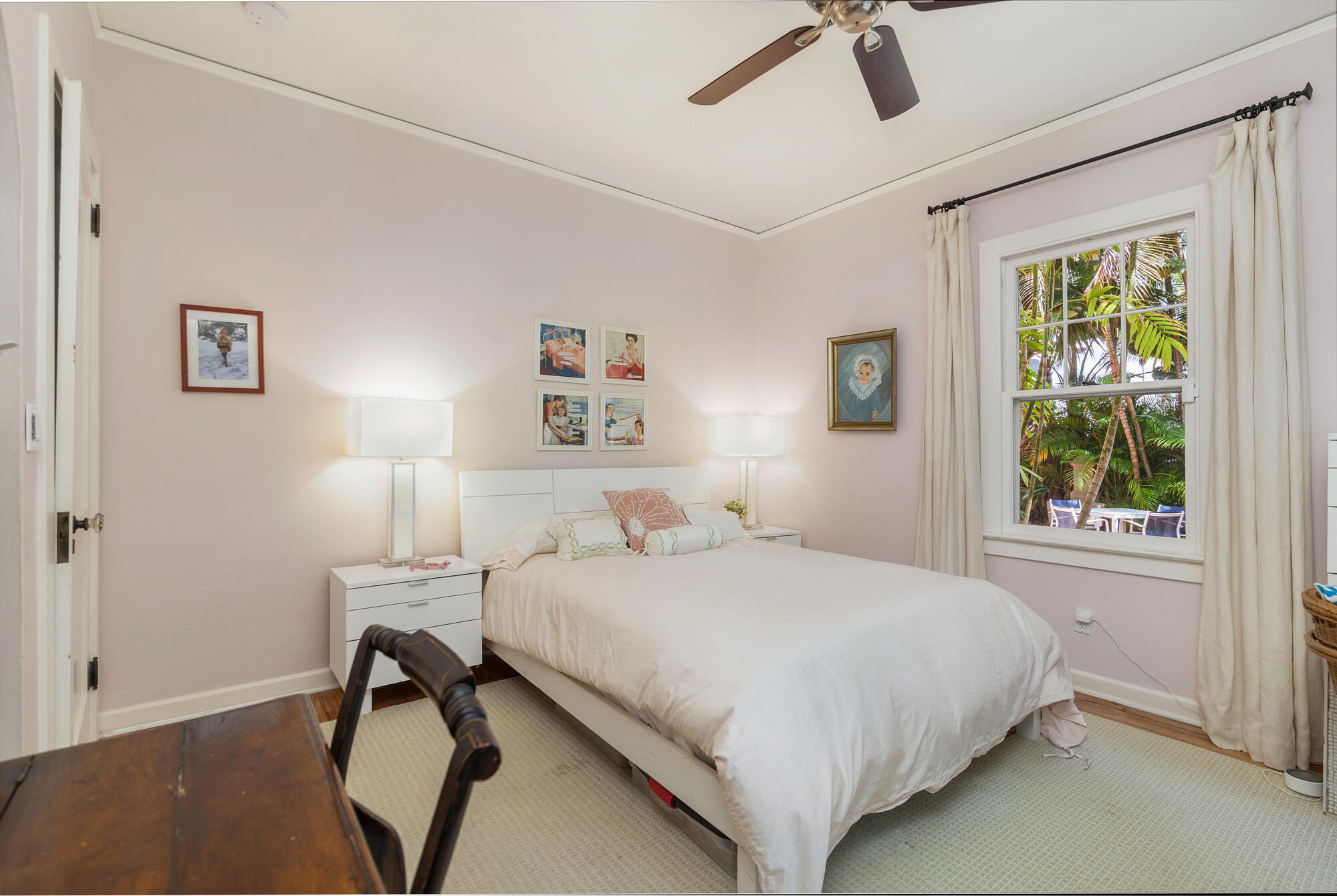 205 Westminster Road West Palm Beach, FL 33405 - Photo 18 of 37 a bedroom with a bed and a table in it