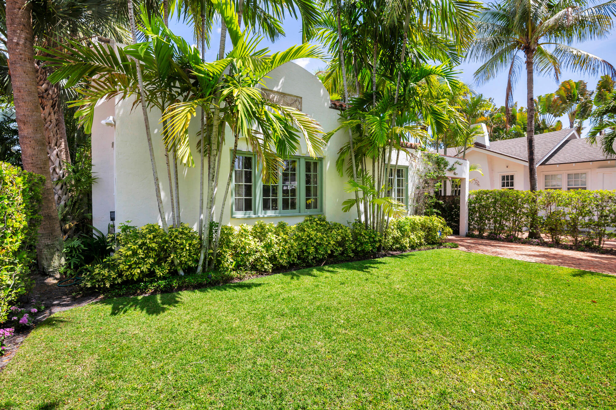 205 Westminster Road West Palm Beach, FL 33405 - Photo 2 of 37 a view of a yard in front of a house