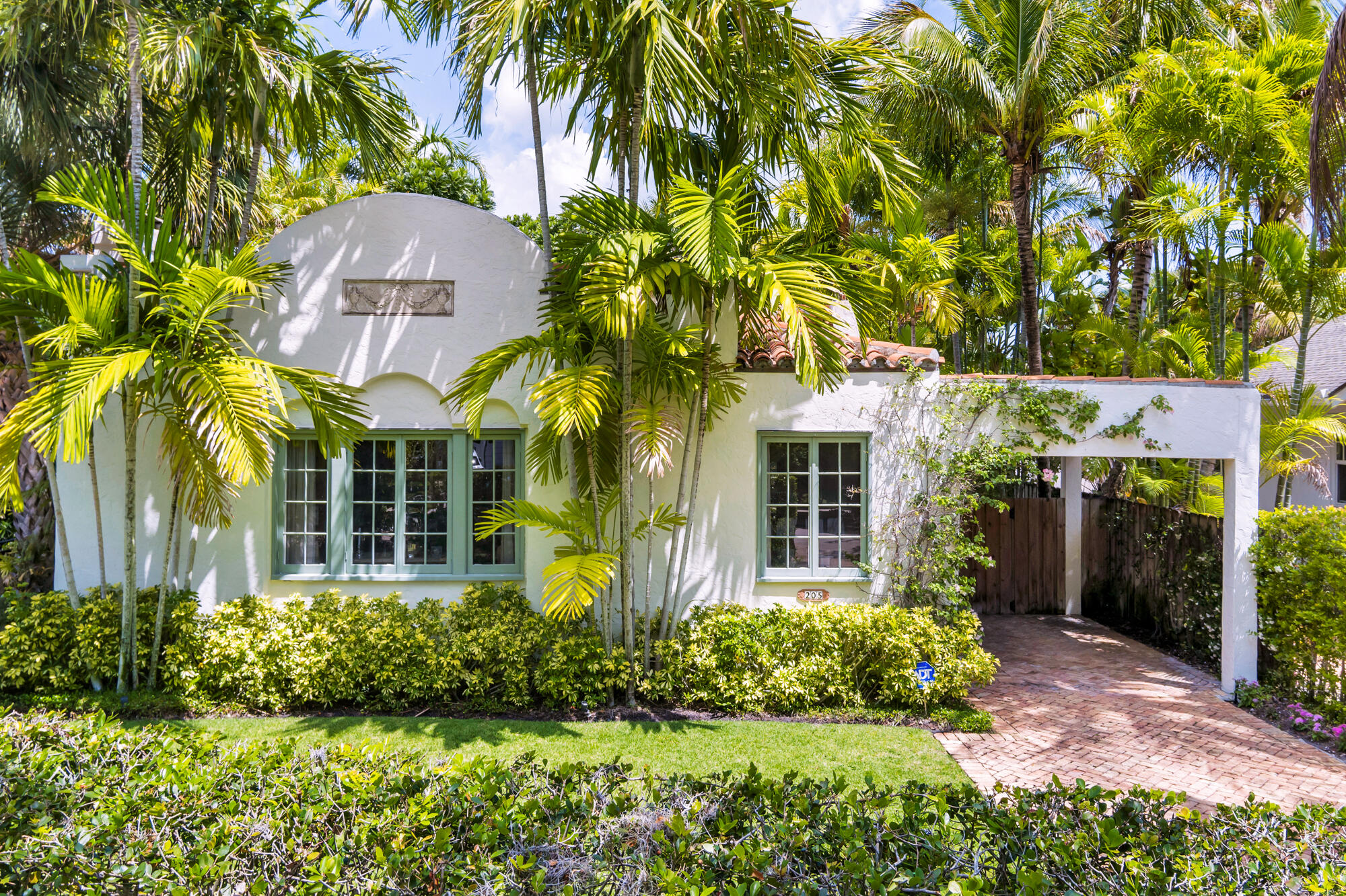 205 Westminster Road West Palm Beach, FL 33405 - Photo 28 of 37 a front view of house with yard and green space