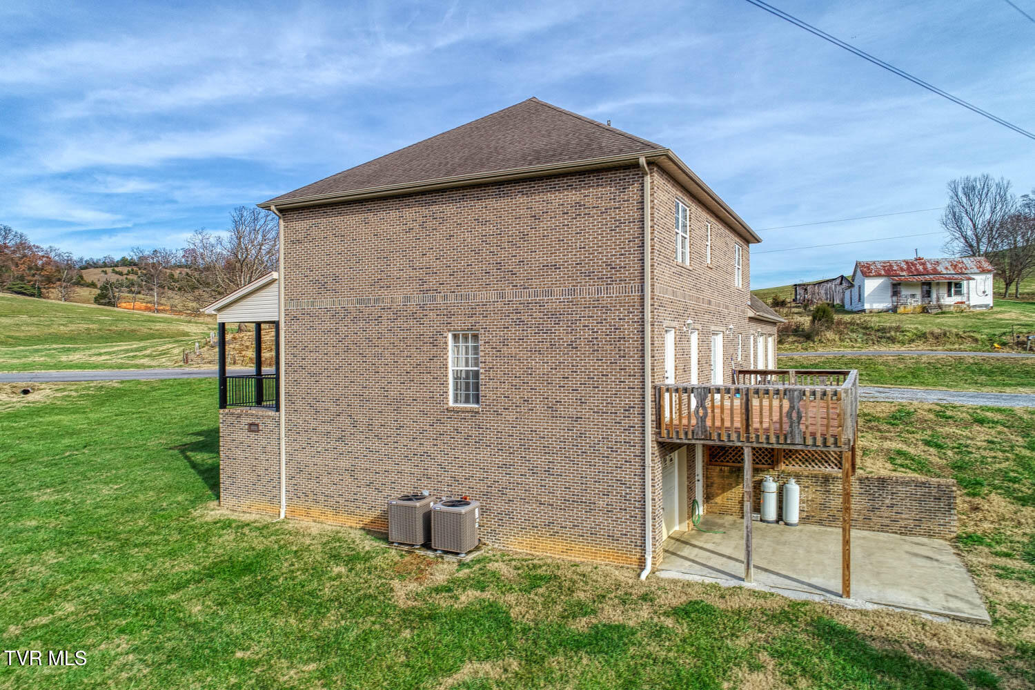 321 Cross Valley Road Surgoinsville, TN 37873 - Photo 11 of 102 321 Cross V. Rd. Surg MLSa (11 of 37)