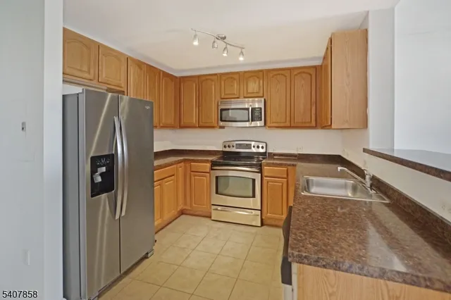 $2,200 | 1 Carriage City Plaza, Unit 1203, Rahway, NJ 07065