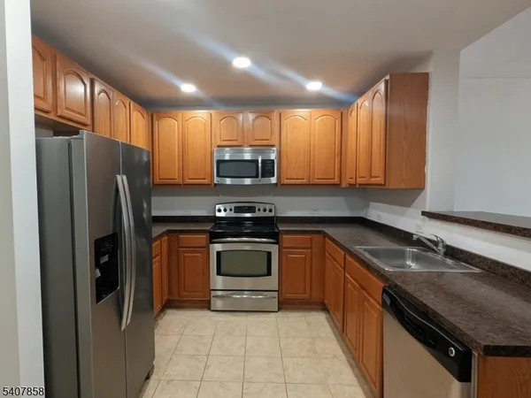 $2,200 | 1 Carriage City Plaza, Unit 1203, Rahway, NJ 07065