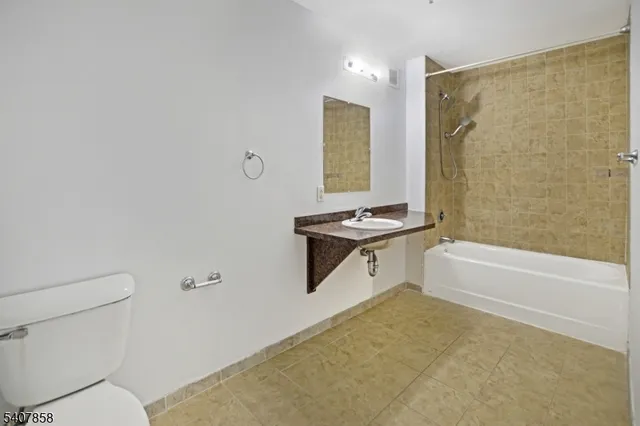 $2,200 | 1 Carriage City Plaza, Unit 1203, Rahway, NJ 07065