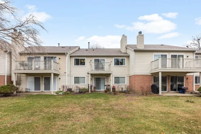 $279,900 | 1500 Canbury Court, Unit B2, Wheeling, IL 60090