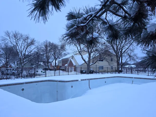 $279,900 | 1500 Canbury Court, Unit B2, Wheeling, IL 60090