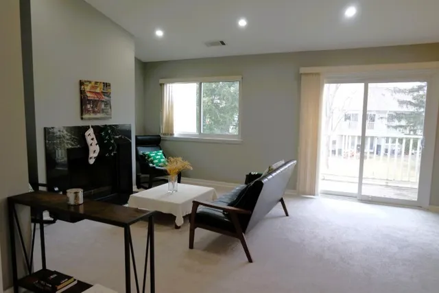 $279,900 | 1500 Canbury Court, Unit B2, Wheeling, IL 60090