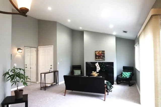 $279,900 | 1500 Canbury Court, Unit B2, Wheeling, IL 60090