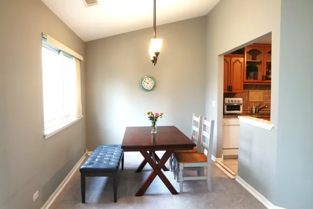 $279,900 | 1500 Canbury Court, Unit B2, Wheeling, IL 60090