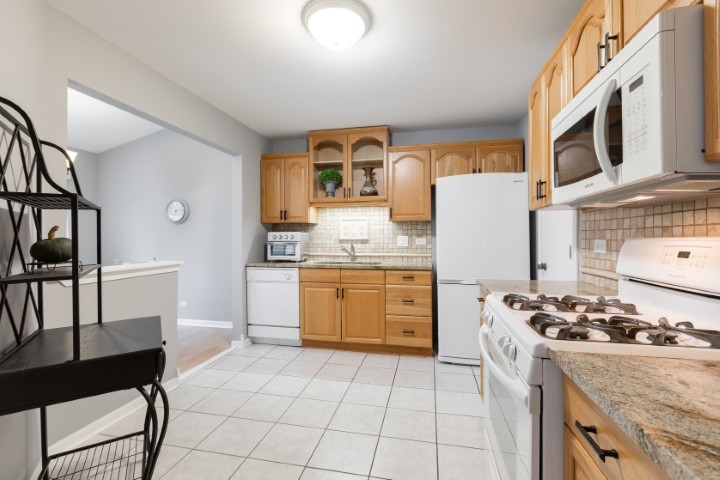 1500 Canbury Court, Unit B2 Wheeling, IL 60090 - Photo 8 of 24