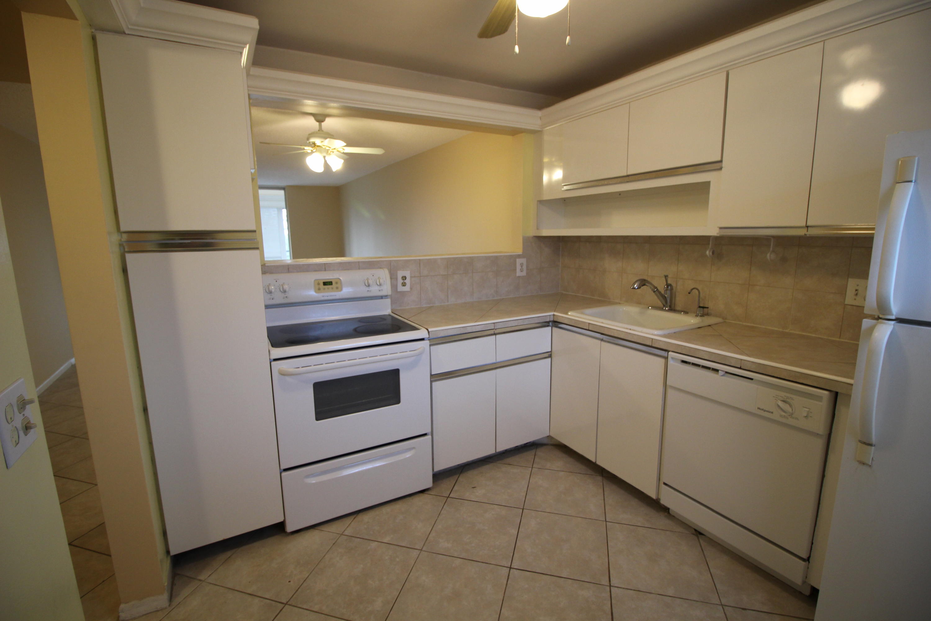 5961 Northwest 2nd Avenue, Unit 510 Boca Raton, FL 33487 - Photo 3 of 15 Kitchen