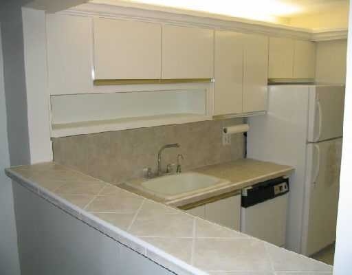 5961 Northwest 2nd Avenue, Unit 510 Boca Raton, FL 33487 - Photo 4 of 15 Kitchen