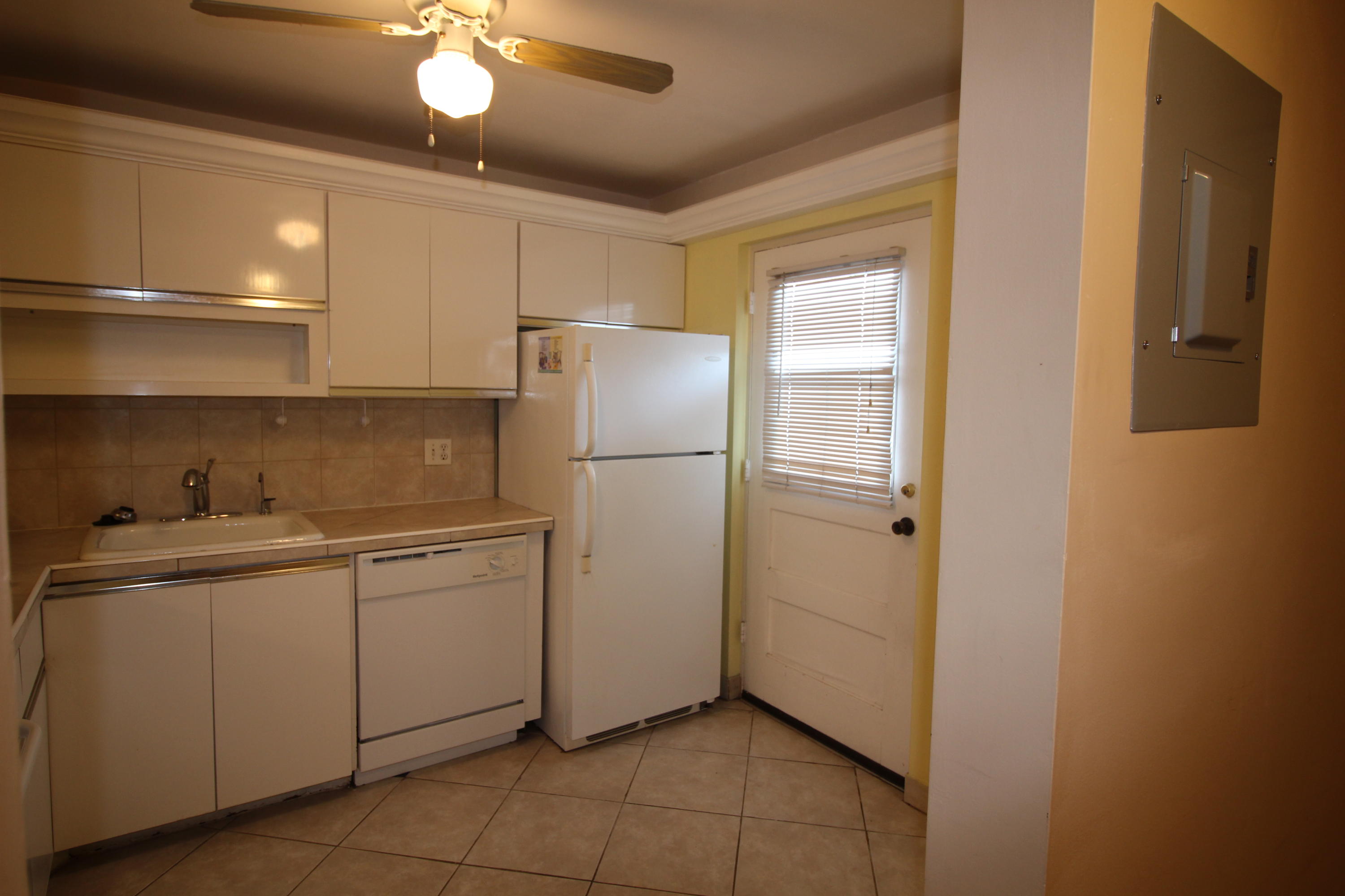 5961 Northwest 2nd Avenue, Unit 510 Boca Raton, FL 33487 - Photo 5 of 15 Kitchen