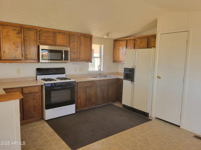 $1,100 | 2548 North Calle Tercero, Huachuca City, AZ 85616