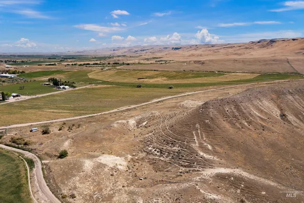 $1,200,000 | 2051 West Thompson Road, Homedale, ID 83628