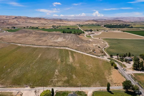 $1,200,000 | 2051 West Thompson Road, Homedale, ID 83628