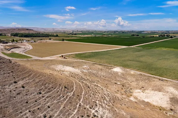 $1,200,000 | 2051 West Thompson Road, Homedale, ID 83628