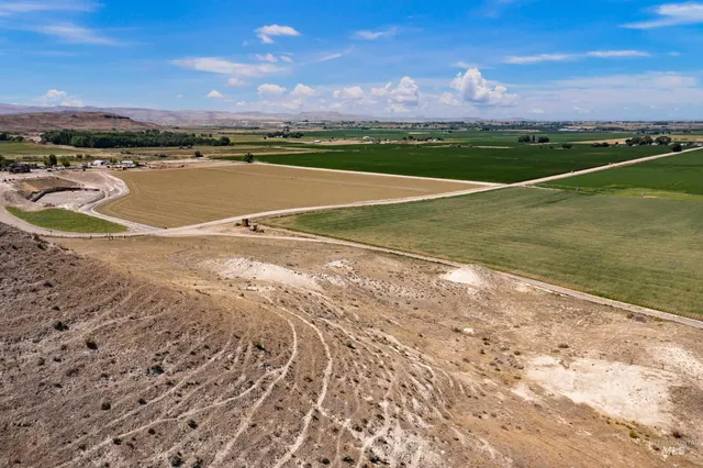 $1,200,000 | 2051 West Thompson Road, Homedale, ID 83628