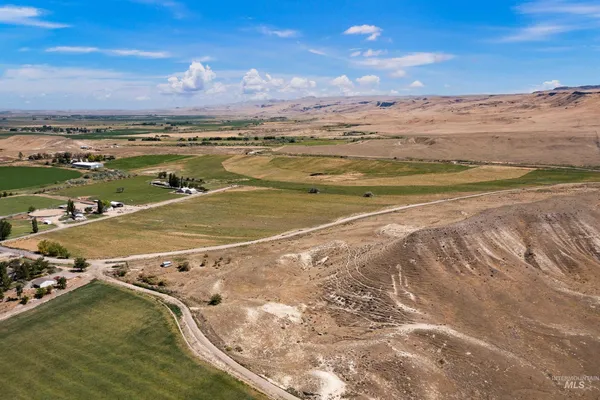 $1,200,000 | 2051 West Thompson Road, Homedale, ID 83628