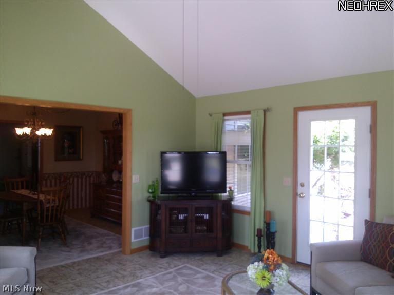 45785 Stewart Road Sullivan, OH 44880 - Photo 15 of 24 Sunroom looking into Dining Room