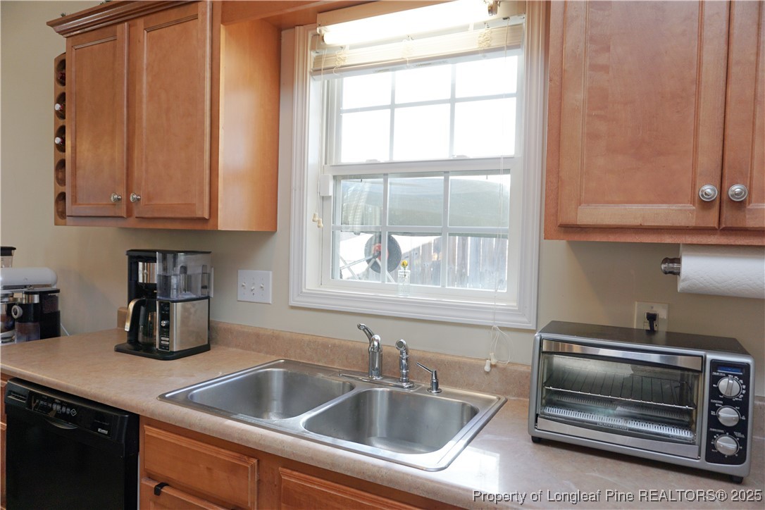 808 Bramblegate Road Hope Mills, NC 28348 - Photo 8 of 27 Gallery Image 8