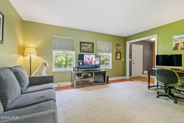 $409,900 | 417 Helderview Drive, Guilderland, NY 12009