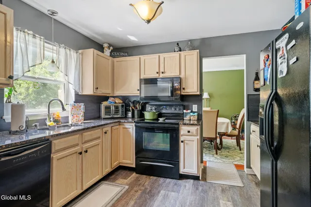 $409,900 | 417 Helderview Drive, Guilderland, NY 12009