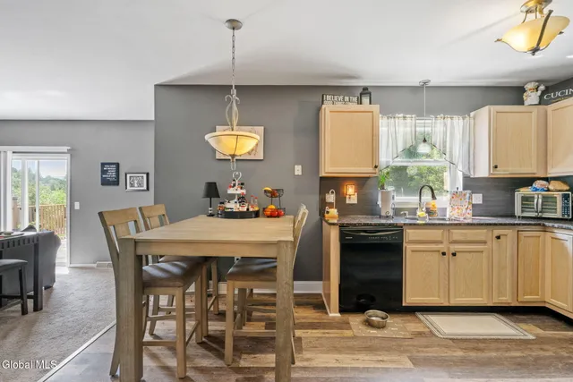 $409,900 | 417 Helderview Drive, Guilderland, NY 12009