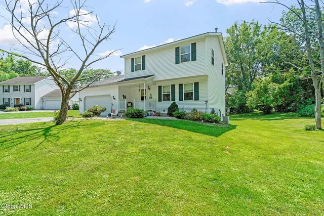 $409,900 | 417 Helderview Drive, Guilderland, NY 12009