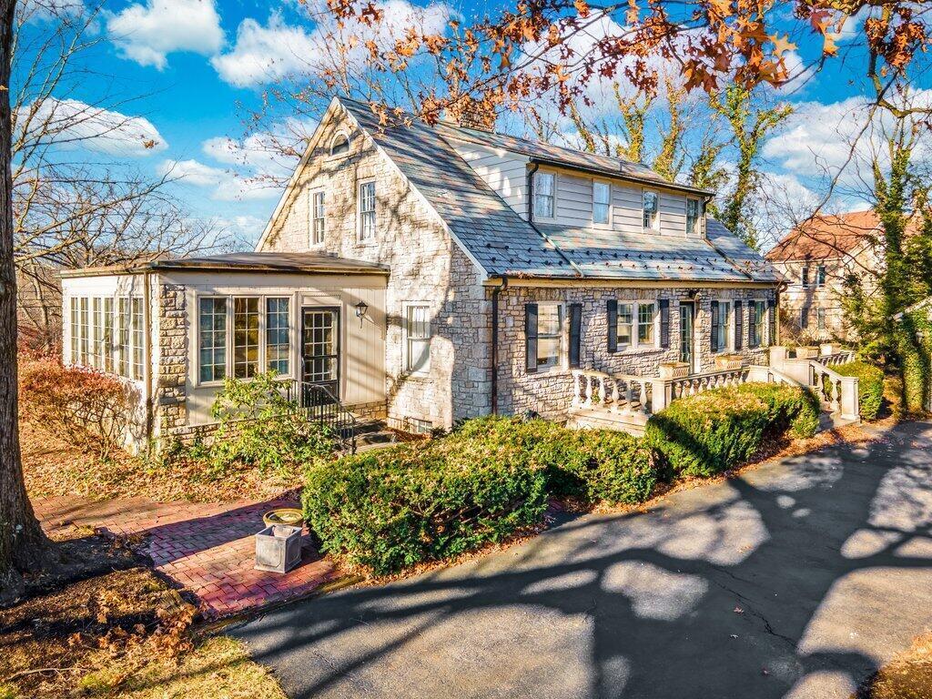 4312 Riverside Drive Columbus, OH 43220 - Photo 3 of 29 4312 Riverside Drive-26.jpg-SMALL