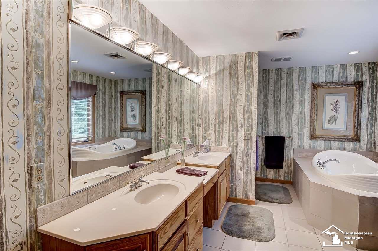 14534 Carroll Road Blissfield, MI 49228 - Photo 32 of 62 Master bathroom