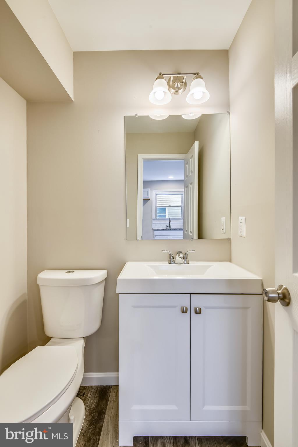 645 Saltzman Road Severna Park, MD 21146 - Photo 12 of 40 Half bath on main