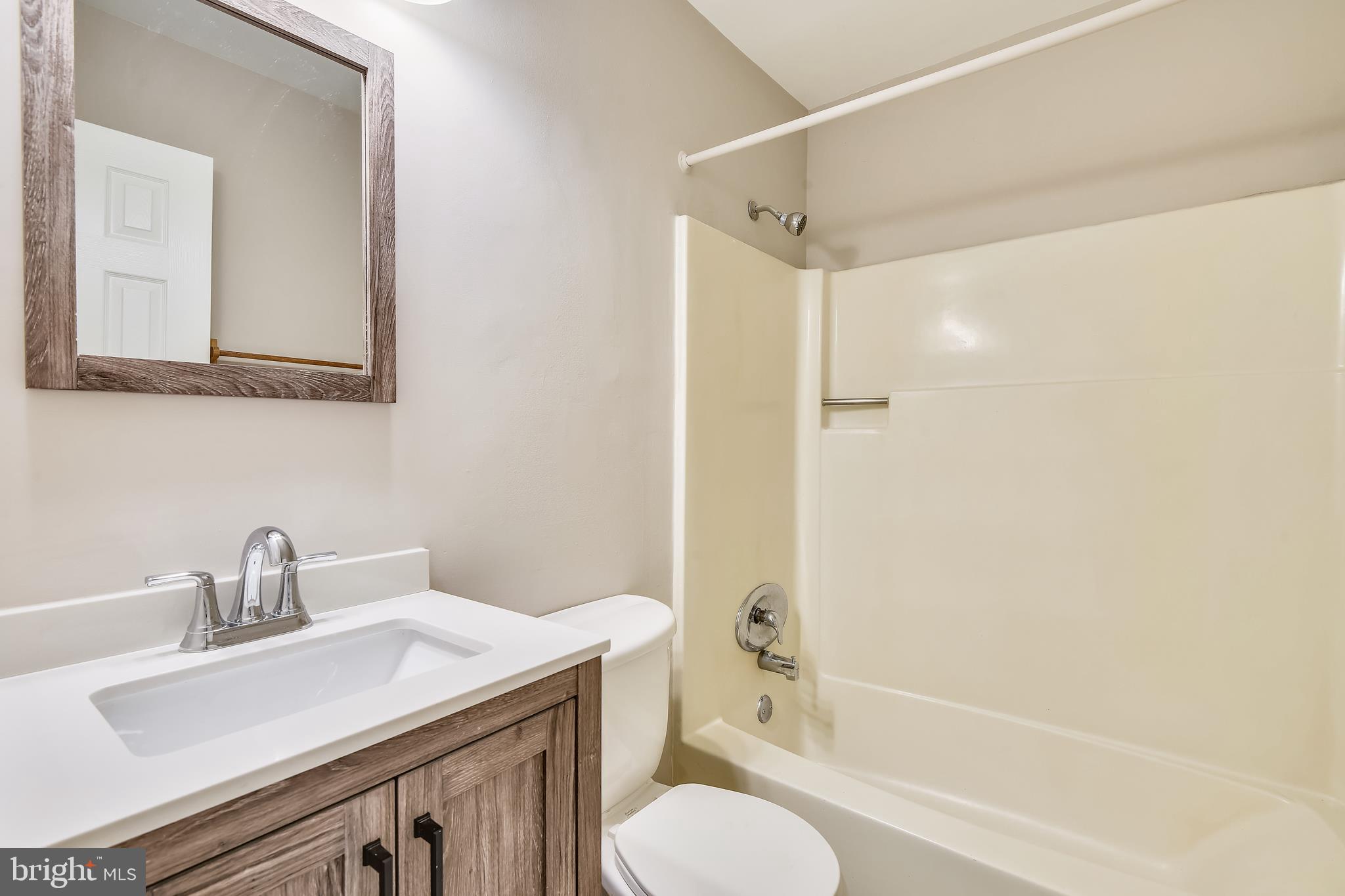 645 Saltzman Road Severna Park, MD 21146 - Photo 21 of 40 Upstairs hallway Bathroom