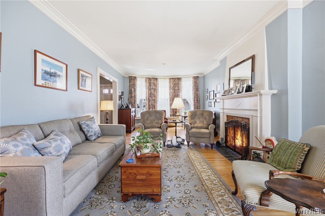 4140 Lewiston Road Niagara Falls, NY 14305 - Photo 12 of 44 Living Room