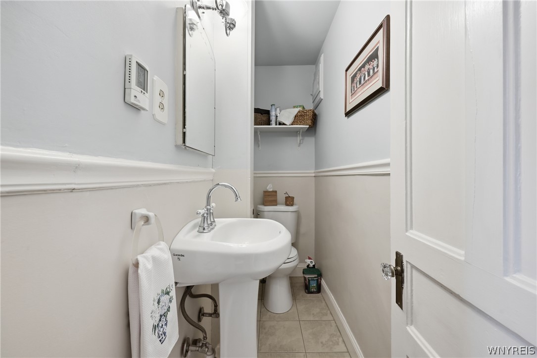 4140 Lewiston Road Niagara Falls, NY 14305 - Photo 20 of 44 1st floor 1/2 Bath