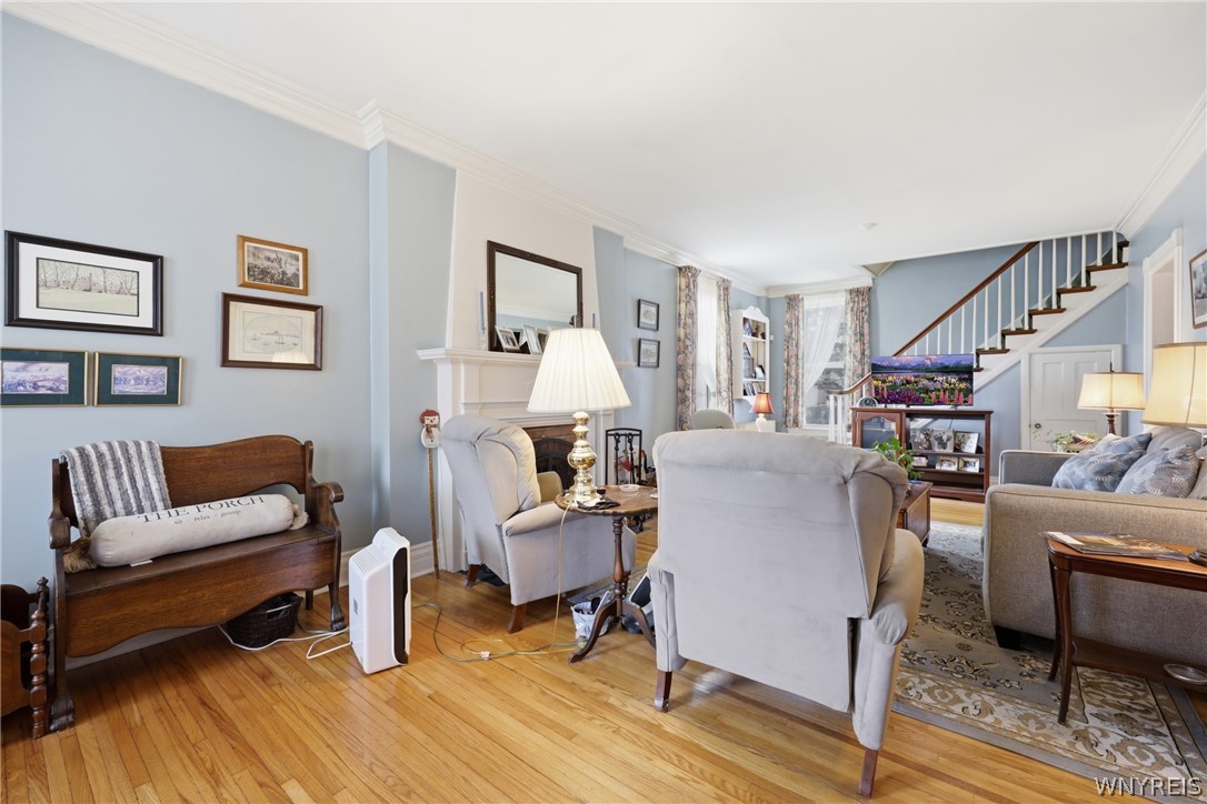 4140 Lewiston Road Niagara Falls, NY 14305 - Photo 9 of 44 Living Room