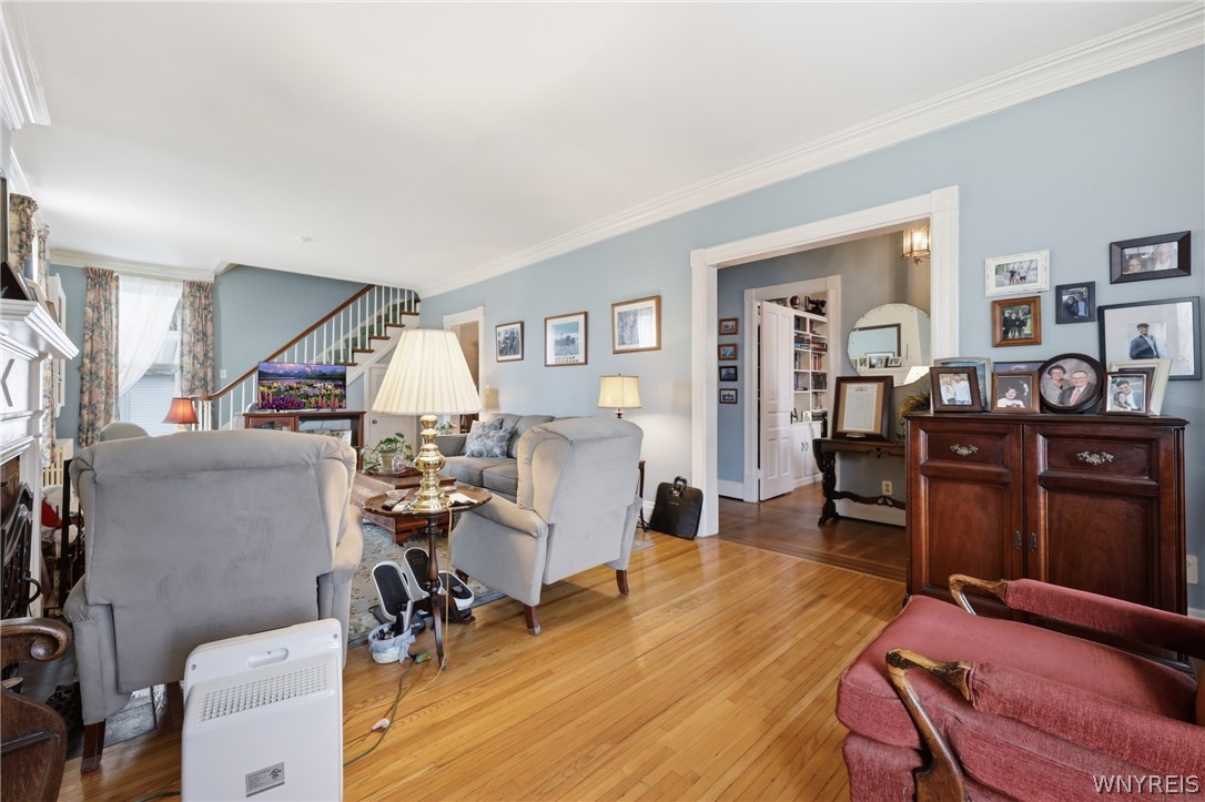 4140 Lewiston Road Niagara Falls, NY 14305 - Photo 10 of 44 Living Room