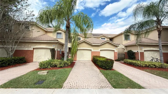 $3,000 | 3887 Tree Top Drive, Unit 3887, Weston, FL 33332