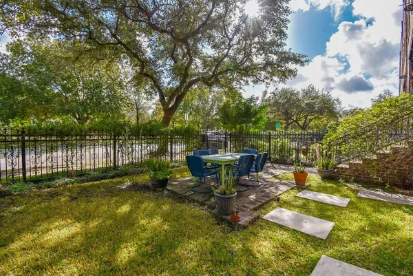 $1,350 | 1349 Heights Boulevard, Unit B, Houston, TX 77008