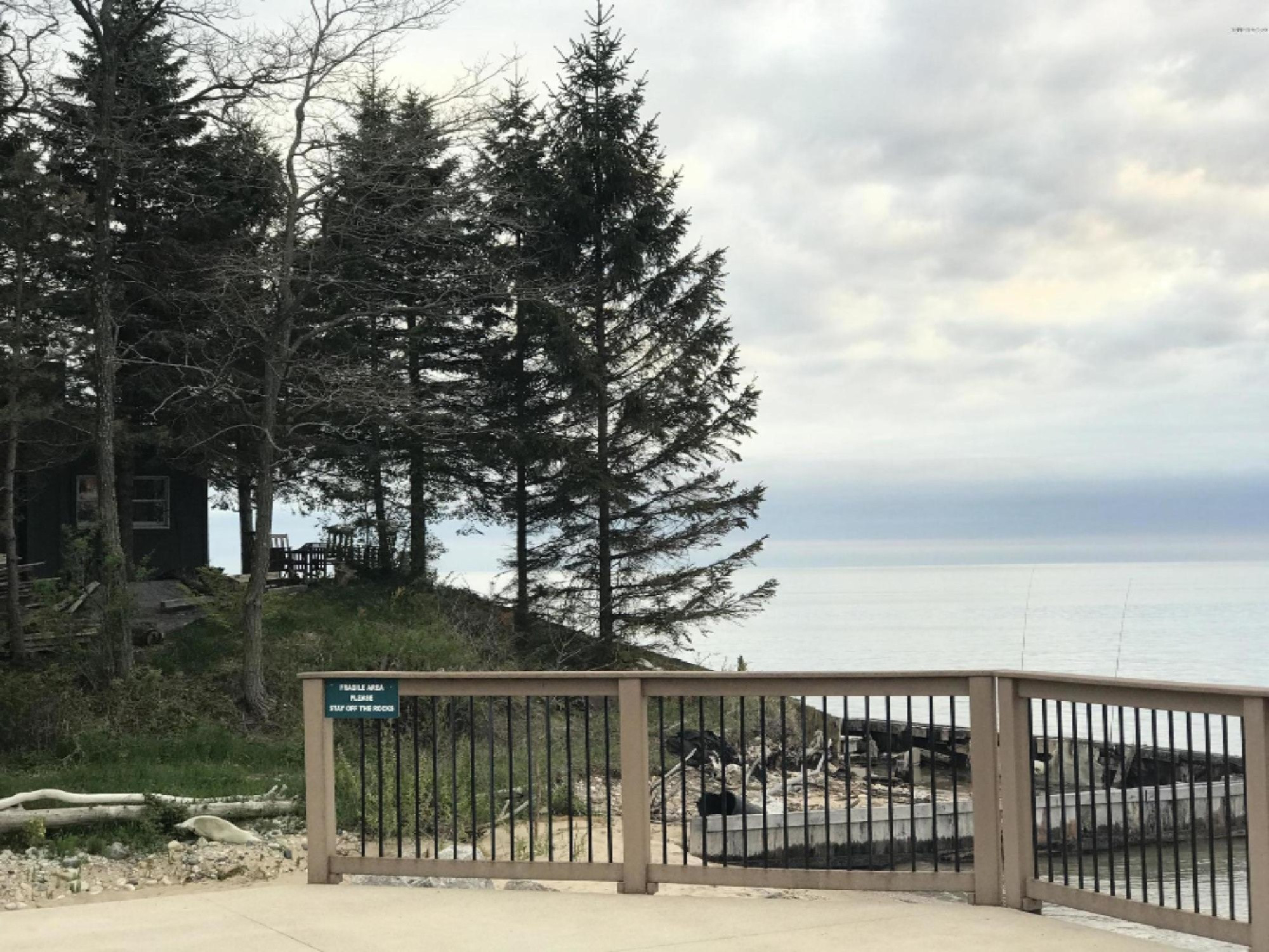 3126 Lakeshore Road Manistee, MI 49660 - Photo 18 of 26 ZLacHAIbRnCx5tqiG8JFpg