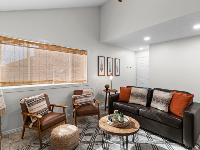 860 South Village Road, Unit D11 St. George, UT 84770 - Photo 4 of 24 Living room with vaulted ceilings
