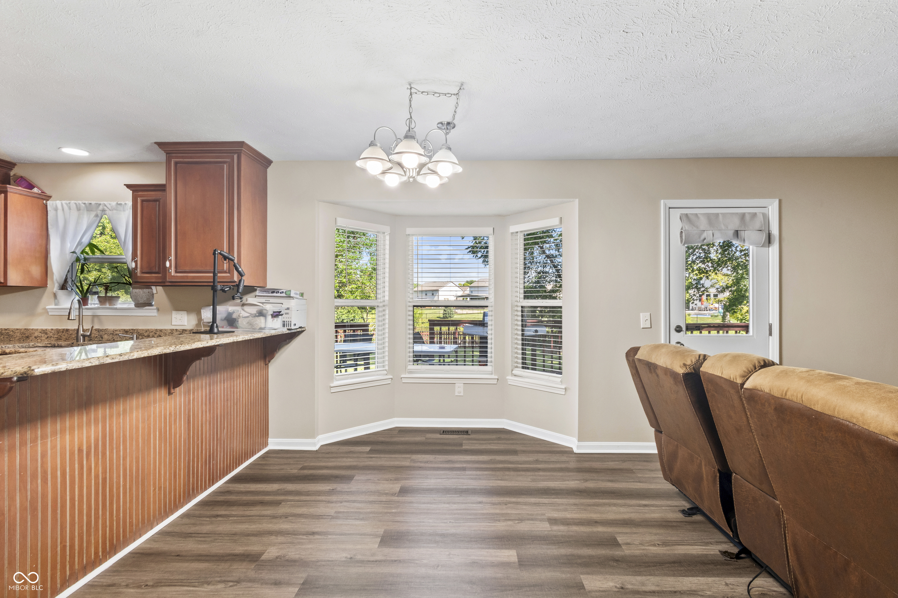 420 Paddock Road Greenwood, IN 46142 - Photo 4 of 42