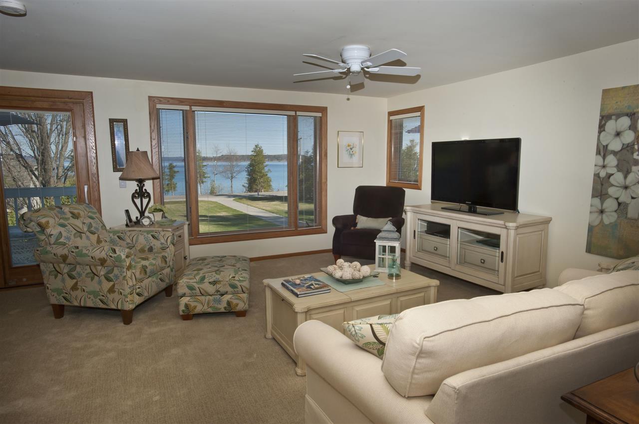 2107 Island View Road Traverse City, MI 49686 - Photo 9 of 36 1798441-8.JPG