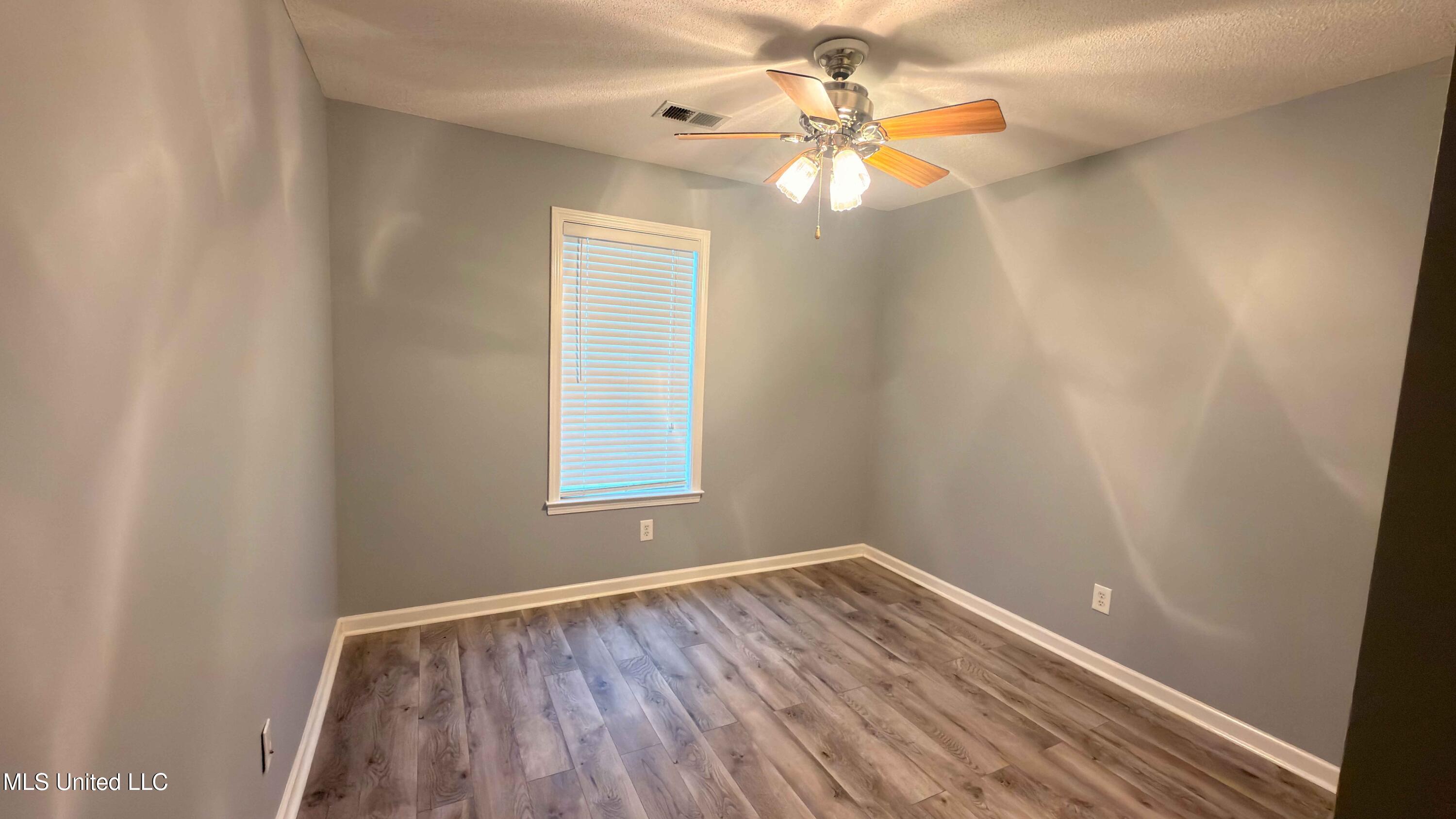 7831 Plantation Ridge Cove Olive Branch, MS 38654 - Photo 3 of 11 bong nga house_1-5